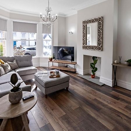 Newly Refurbed, Central Apartment With Free Parking And Hot Tub リザム・セント・アンズ エクステリア 写真