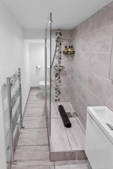 Newly Refurbed, Central Apartment With Free Parking And Hot Tub リザム・セント・アンズ エクステリア 写真