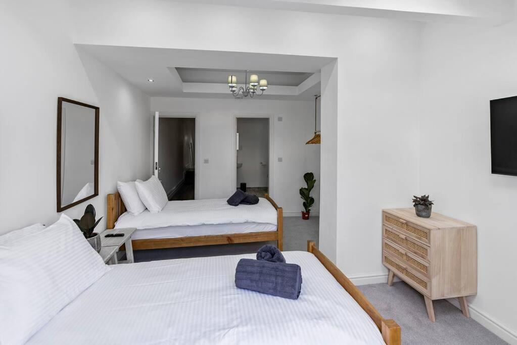 Newly Refurbed, Central Apartment With Free Parking And Hot Tub リザム・セント・アンズ エクステリア 写真