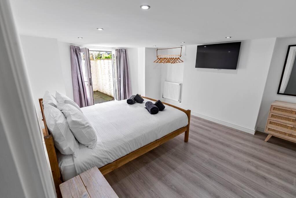 Newly Refurbed, Central Apartment With Free Parking And Hot Tub リザム・セント・アンズ エクステリア 写真