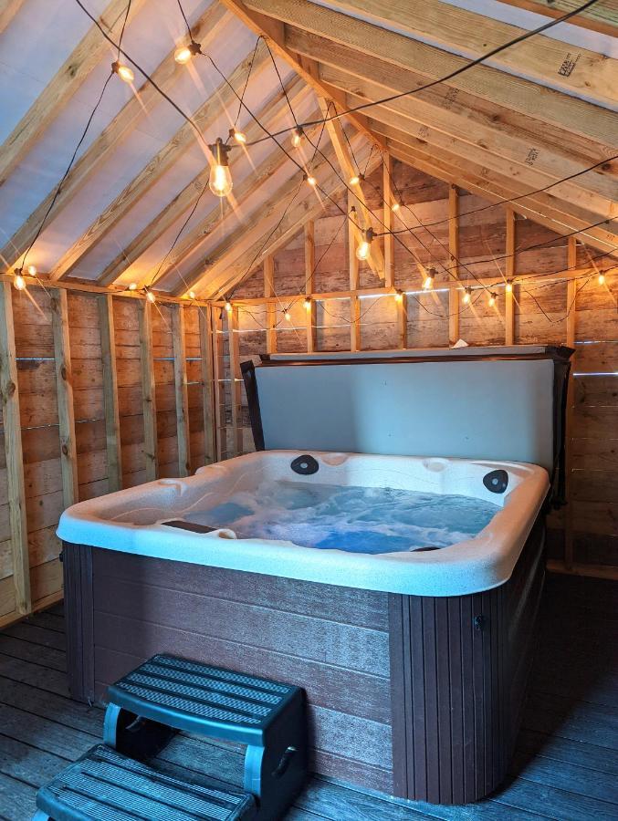 Newly Refurbed, Central Apartment With Free Parking And Hot Tub リザム・セント・アンズ エクステリア 写真